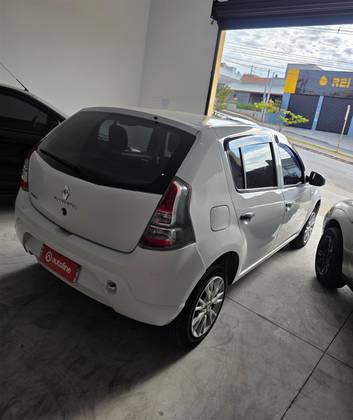 RENAULT SANDERO 1.0 AUTHENTIQUE 16V FLEX 4P MANUAL RENAULT SANDERO 1.0 AUTHENTIQUE 16V FLEX 4P MANUAL
